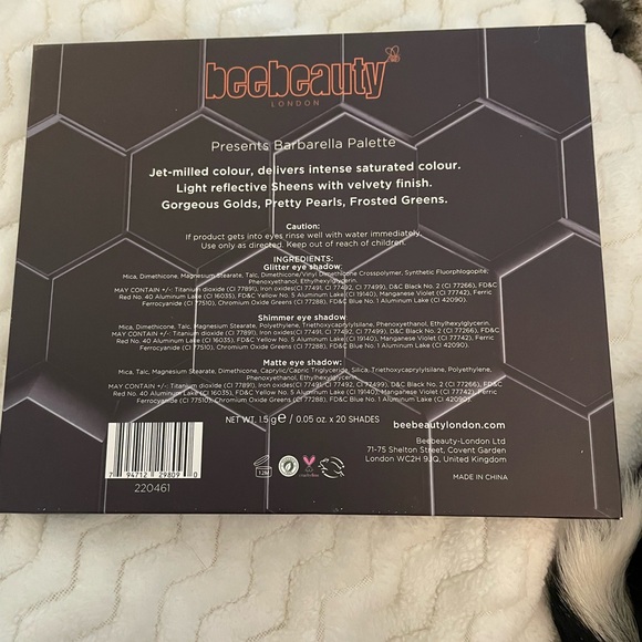 Barbarella eyeshadow palette - Picture 2 of 3